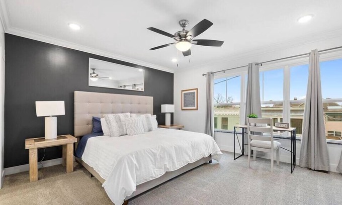 Weinland Park House | Lux Columbus 1BR, 1Bath - HotTub