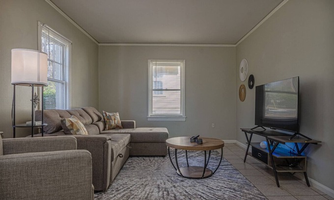 Columbus Apartment | Lux Condo in Midtown