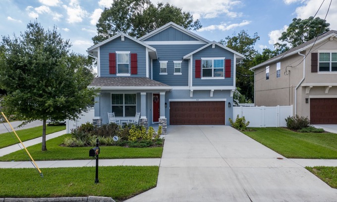 North Hyde Park House | Lux Home - 5 Bedroom Downtown/Hyde Park - 30min to Beaches - 10min to Airport