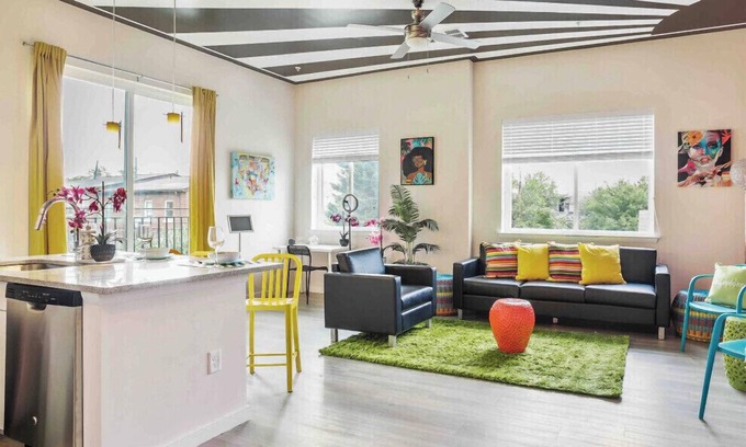 Downtown Baltimore Apartment | Lux House Of Champagne 2BR 2BA w/Free Parking & Wifi