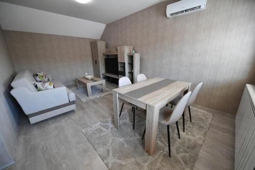 Inija Apartment | Lux J.S.L.T.
