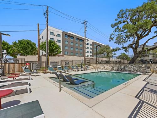 Scofield Farms Apartment | Lux King Suite-Patio & Pool-Gym-By Domain Mall