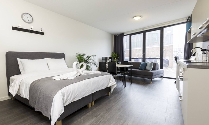 Delft Apartment | Lux Loft Apt w/View Walk city center 20C