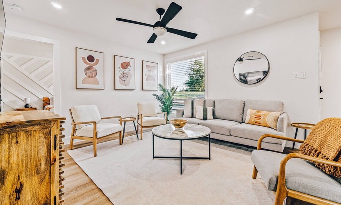 East MLK House | Lux near Downtown|UT|Airport|Mueller|Dell Children