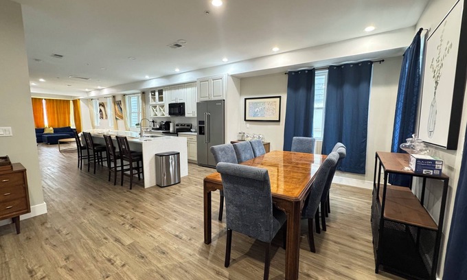 Washington House | LUX NEW 4BR Townhouse in DC with Parking