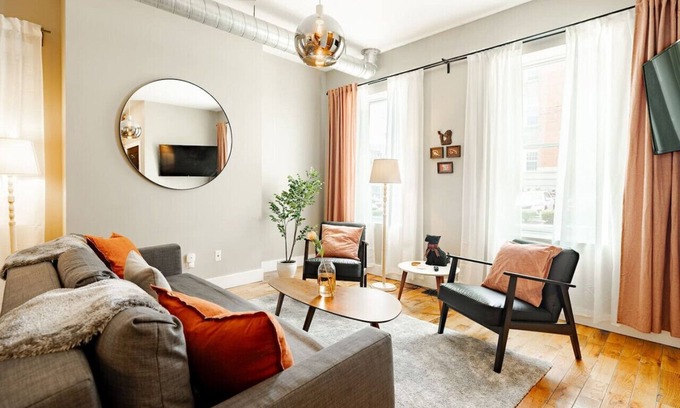 Pendleton Apartment | Lux Parkside Townhome | Free Parking | Walk to ALL