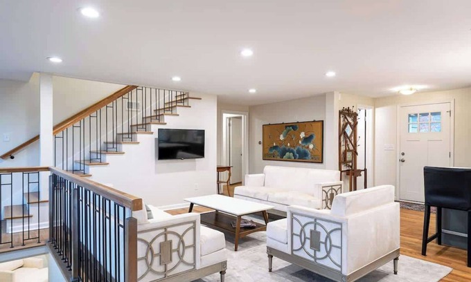 Prairie Village House | Lux PV 3 Kings Walk to Village