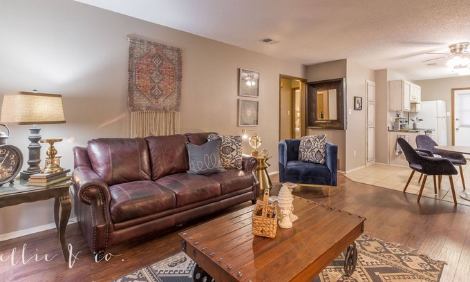 Abilene House | Lux stay at Yeomans Place! Make this designer decorated space your next stay!