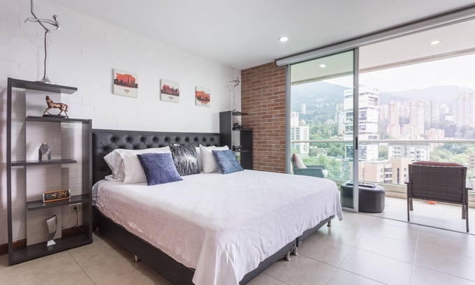 Las Lomas I Apartment | LUX STUDIO GUEST PERMITTED BLUX BEST LOCATION POBLADO, KING BED, LARGE BALCONY