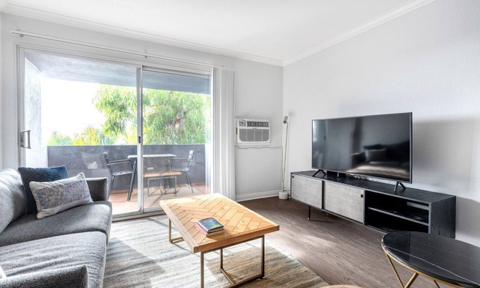 Torrance Apartment | Lux Torrance 1BR w/Roofdeck, Tennis, near Shopping, Beach by Blueground