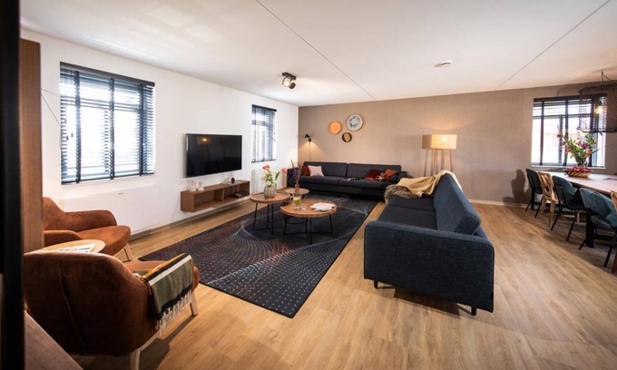 Thorn Villa | Luxe 16p - Eight Bedroom Villa, Sleeps 16