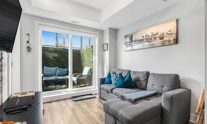 Niagara Falls Apartment | Luxe 1BR Condo Suite| 4 Mins to the Falls/Casino