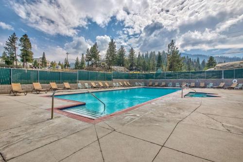 Tahoe Village House | Luxe 4 lake Tahoe Luxury With Hot Tub