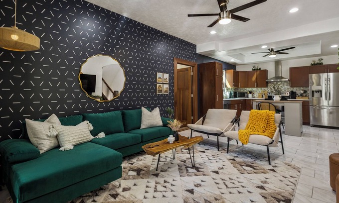 Lincoln House | Luxe 4bd - Movie, Games - Centrally Located