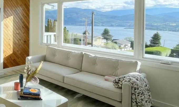 Okanagan-Similkameen House | Luxe 4br Lakeview House, Steps to Wineries & KVR