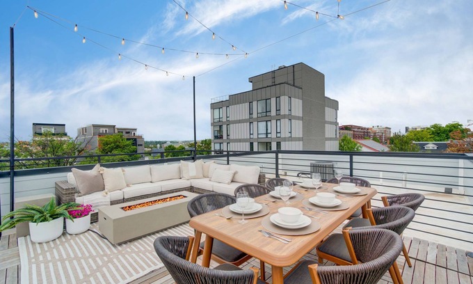 Park View Apartment | Luxe 6-BR + Rooftop Patio | Parking | Metro