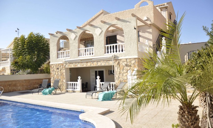 Mazarron Villa | Luxe 6P Kindervriendelijke Villa met Zwembad, Airco, Internet Wifi, Alarm en BBQ