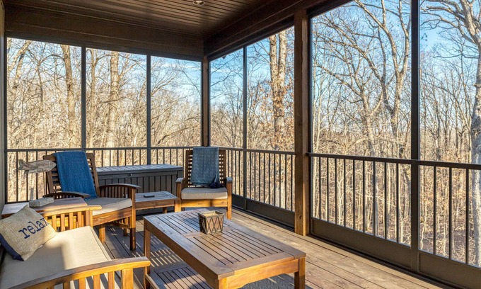 Innsbrook House | LUXE Alpine Getaway Lodge w/Hot Tub by Sarah Bernard