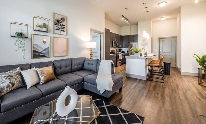 Haltom City Apartment | Luxe Apt Near FTW/DAL┃PrivateYard┃ Pool┃Pets OK!