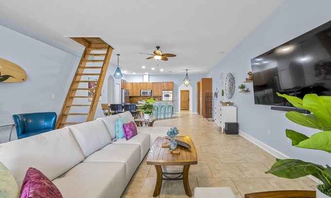 Tropic House | LUXE ART DISTRICT 4/3.5 POOL HOME.HELLO GORGEOUS!
