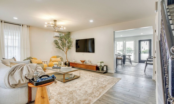 Atlantic City House | Luxe Atlantic City Stay: Walk to Beach & Boardwalk