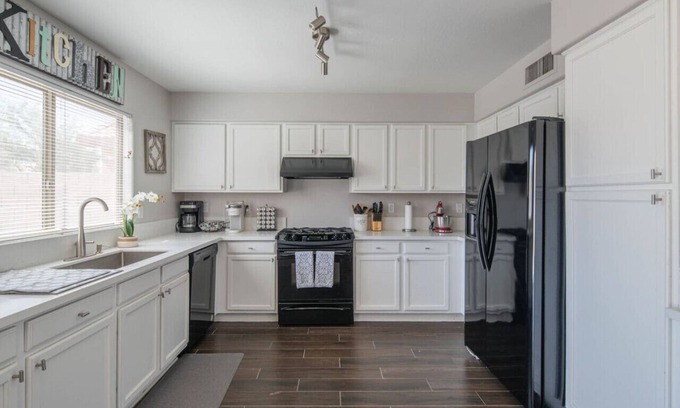 Avondale House | Luxe Avondale Escape - 4 BR, Sleeps 12