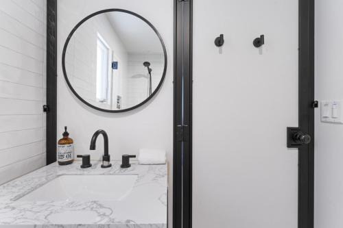 Balboa Island House | Luxe Balboa House 5 Bedroom 5 Ensuite Bath Peninsula Ferry Close