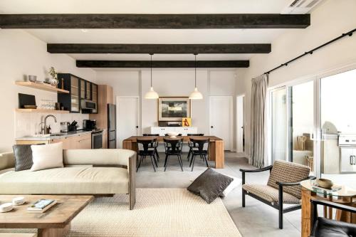 Joshua Tree House | Luxe Boulder Hideaway Mins to JTNP 2 Acres