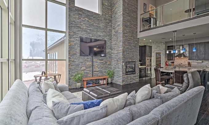 Brian Head Apartment | Luxe Brian Head Escape with Hot Tub and Mtn Views