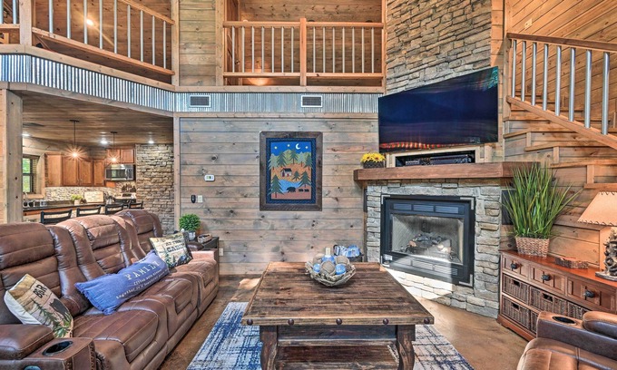 Broken Bow Cabin | Luxe Broken Bow Cabin w/Tesla Charging Station