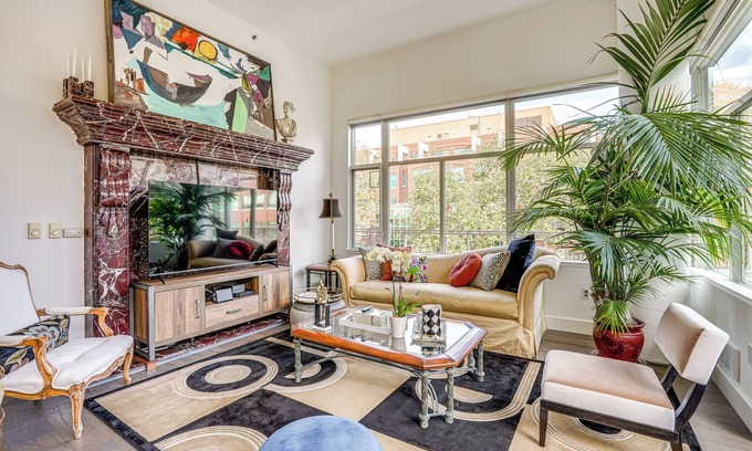 Emeryville Condo | Luxe Condo w/Private Patio & Perks in Emeryville!