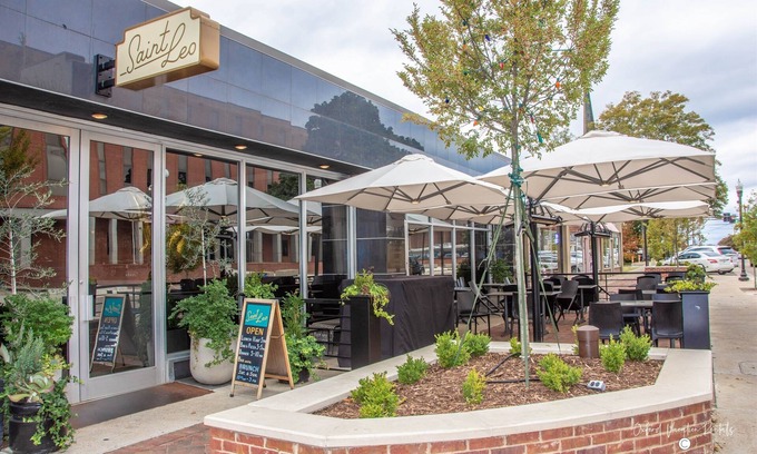 Oxford House | Luxe & Gorgeous - 3 King Suites + Loft!