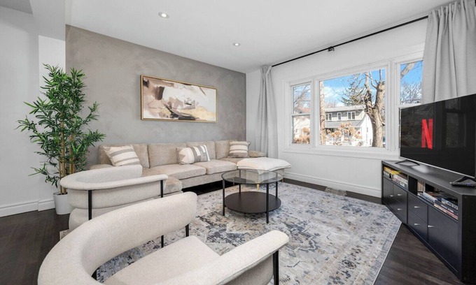 Champlain Park House | Luxe Home, DT, 2 King Beds, Theatre Room