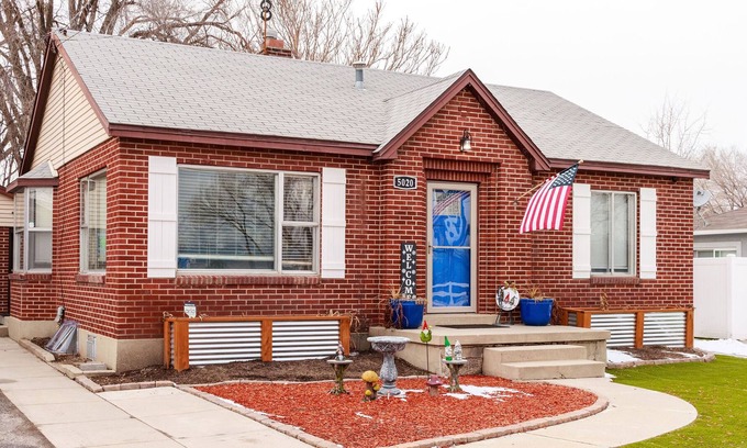Taylorsville House | Luxe Home With Amenities