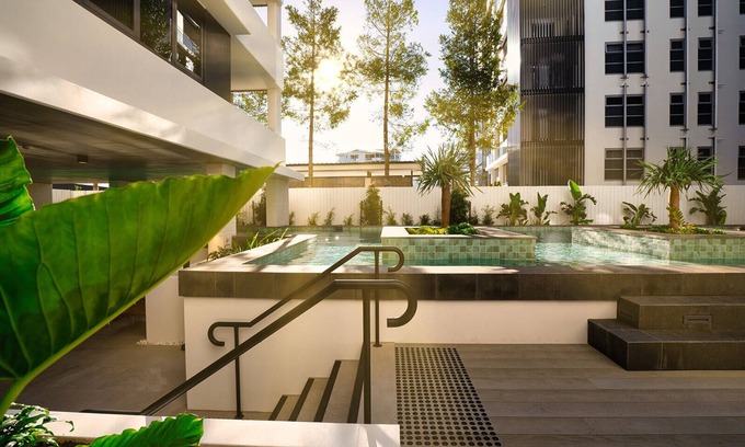 Maroochydore Apartment | Luxe Hotel Style with Amenities of Apartment City Vibes near Beach/Restaurants