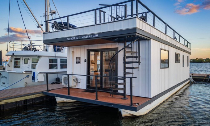 Baltimore Boat Rental | Luxe Houseboat with Epic 360 Views of Baltimore Harbor