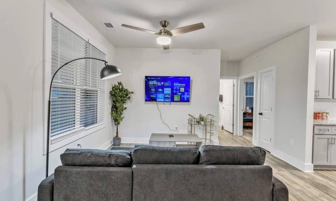Hayes Apartment | Luxe King 3BR Suite Mins to Downtown Durham!