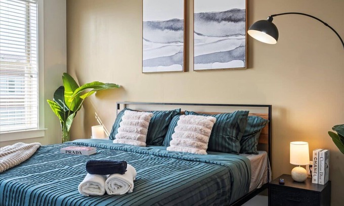 Charlotte Apartment | Luxe King 3BR Suite Waverly Charlotte!
