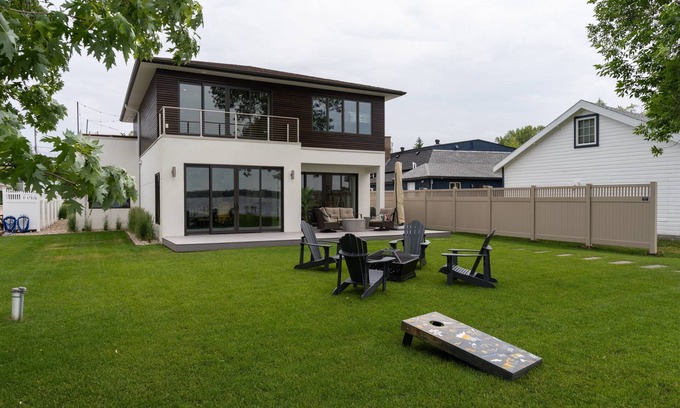 Shoreham House | Luxe Life on Lake Sallie 4 Bedroom