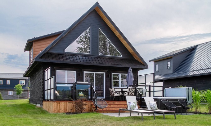 Trent Hills House | Luxe Lodge: Cabin 2 as seen on HGTV's Renovation Resort Season 1