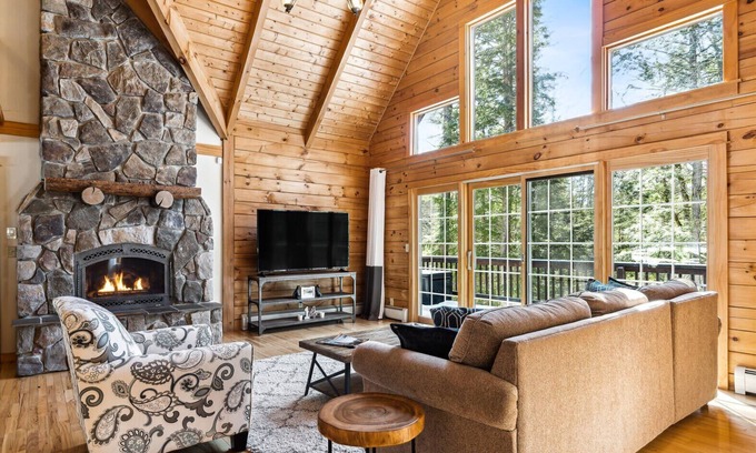 West Hartford House | Luxe Log Cabin, Summer Comfort | Cabin Fever