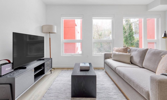 North Beacon Hill Apartment | Luxe Mt Baker 1BR w/ Gym, Rooftop & W/D, near light rail, by Blueground