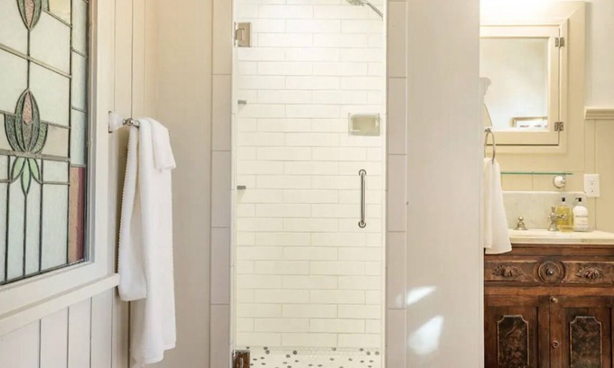 Liberty House | LUXE One Bedroom Unit- Downtown Liberty