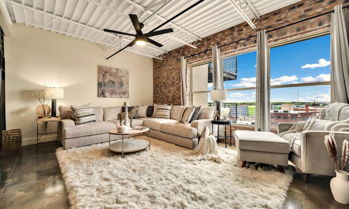 Brazos Condo | Luxe Penthouse: Downtown Magnolia/Baylor/McLane/Foster Pavilion