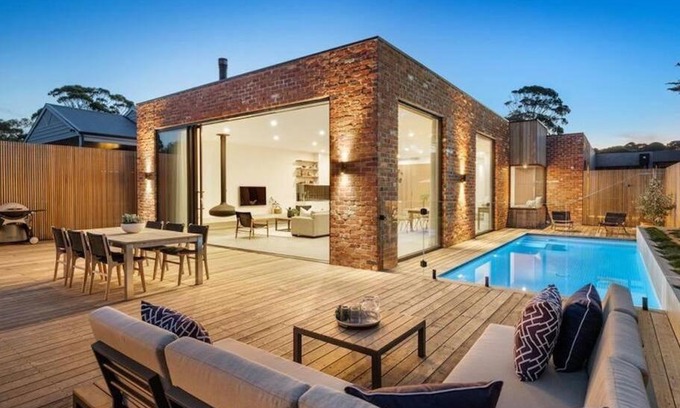 Flinders House | LUXE Poolside living, in the heart of Flinders