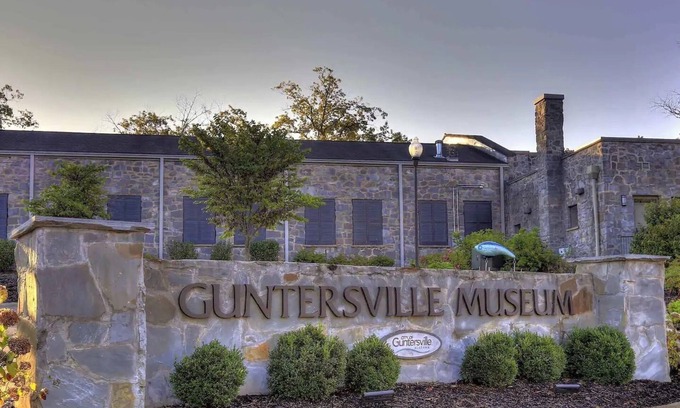 Guntersville House | Luxe Private Getaway in the Heart of Guntersville!