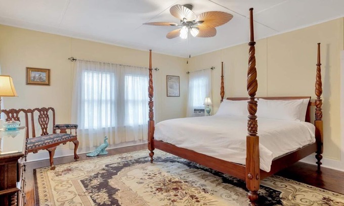 Hemphill House | Luxe Private Room in Historic Home Near Lake!