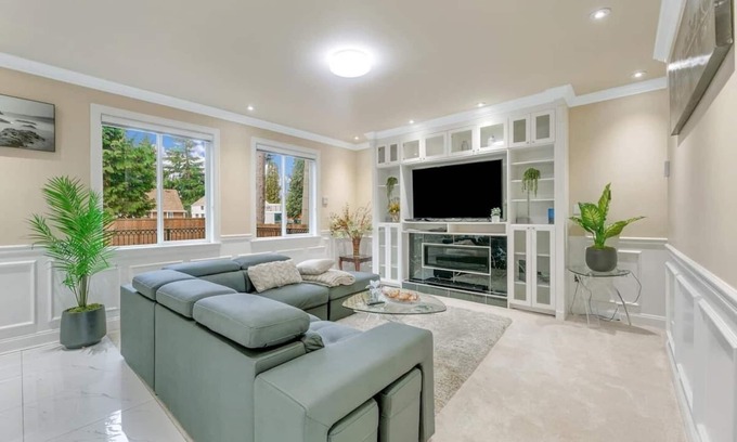 Seattle Metro Area House | Luxe Puget Sound Private Getaway in Burien!