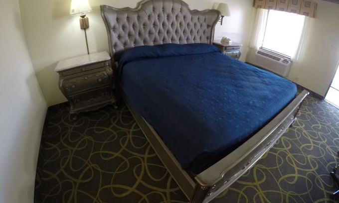 Dolton Hotel | Luxe Romantic Suites