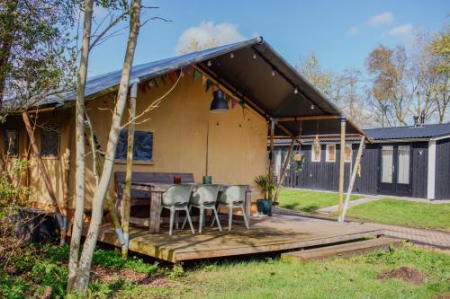 Grou Other | Luxe safaritent op watersportcamping